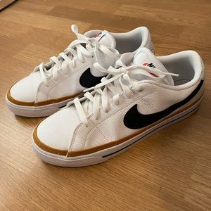 Nike Court Legacy